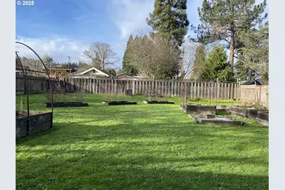 2130 Grant St, Eugene, OR 97405 - Photo 25