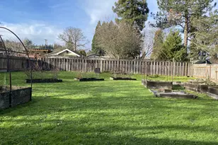 2130 Grant St, Eugene, OR 97405 - Photo 25