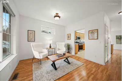 910 NE 4th Ave, Hillsboro, OR 97124 - Photo 5