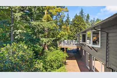 1530 SW Mitchell Ln, Portland, OR 97239 - Photo 35