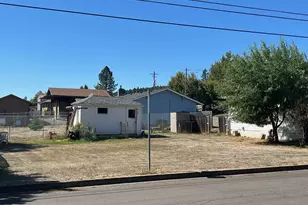 776 E Fourth Ave, Sutherlin, OR 97479 - Photo 3