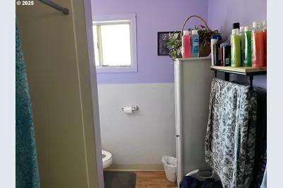 776 E Fourth Ave, Sutherlin, OR 97479 - Photo 15