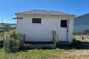 776 E Fourth Ave, Sutherlin, OR 97479 - Photo 5