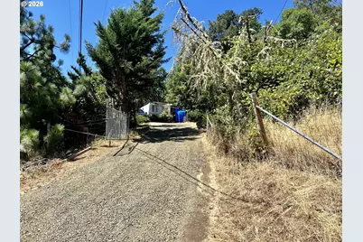 567 Braunda Dr, Roseburg, OR 97471 - Photo 1