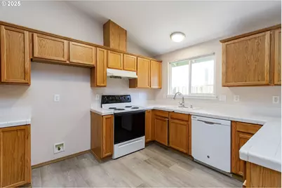 1229 Charman St, Oregon City, OR 97045 - Photo 13