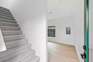 11717 SE Ash St, Portland, OR 97216 - Photo 29