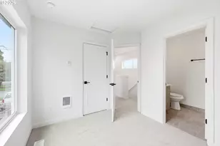 11717 SE Ash St, Portland, OR 97216 - Photo 39