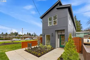 11717 SE Ash St, Portland, OR 97216 - Photo 5