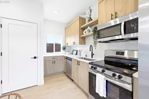 11717 SE Ash St, Portland, OR 97216 - Photo 15