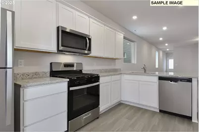 1385 Owl Ave, Woodburn, OR 97071 - Photo 7