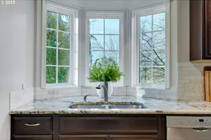 205 NE Billingher Dr, Portland, OR 97220 - Photo 9