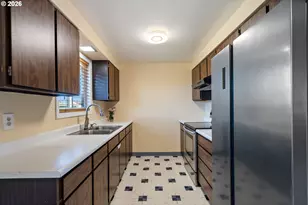 702 Ash Ave, Tillamook, OR 97141 - Photo 11