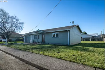 702 Ash Ave, Tillamook, OR 97141 - Photo 3
