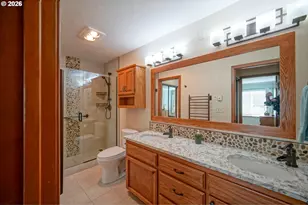 1986 Lake Isle Dr, Eugene, OR 97401 - Photo 33