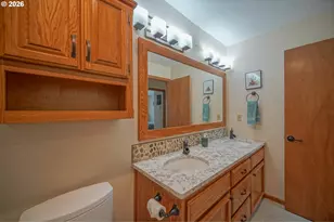 1986 Lake Isle Dr, Eugene, OR 97401 - Photo 37