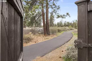 60439 Hedgewood Ln, Bend, OR 97702 - Photo 27