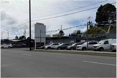 777 N Bayshore Dr, Coos Bay, OR 97420 - Photo 9