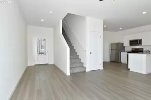 3933 SW Duniway Ln, Gresham, OR 97080 - Photo 7