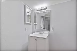 11821 NE Siskiyou St, Portland, OR 97220 - Photo 15