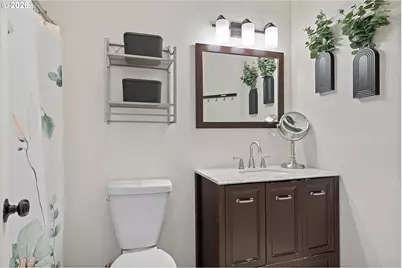 11821 NE Siskiyou St, Portland, OR 97220 - Photo 9