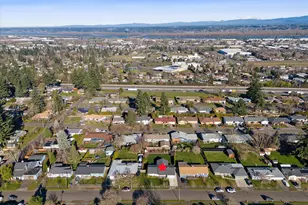 11821 NE Siskiyou St, Portland, OR 97220 - Photo 31