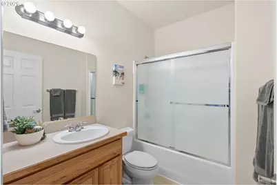 1011 10th St, Florence, OR 97439 - Photo 9
