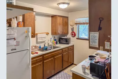 226 Chickering St, Myrtle Creek, OR 97457 - Photo 3