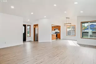 2421 Hickory Ave, Longview, WA 98632 - Photo 7