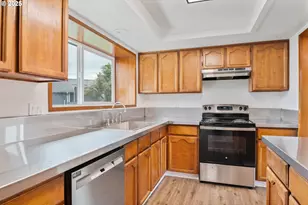 2421 Hickory Ave, Longview, WA 98632 - Photo 11