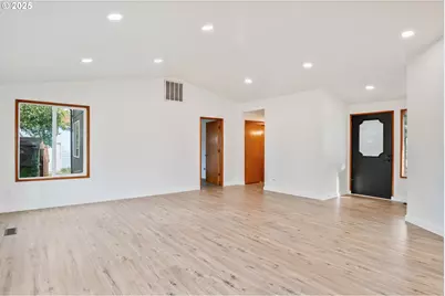 2421 Hickory Ave, Longview, WA 98632 - Photo 5