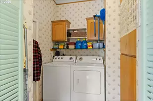 1196 37th St, Springfield, OR 97478 - Photo 13