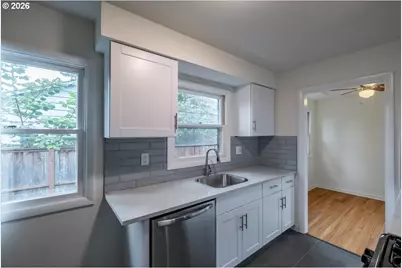 8610 NE Hancock St, Portland, OR 97220 - Photo 15