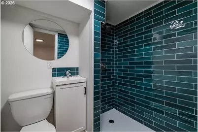 8610 NE Hancock St, Portland, OR 97220 - Photo 33