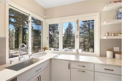 4302 SW Terlyn Ct, Portland, OR 97221 - Photo 9