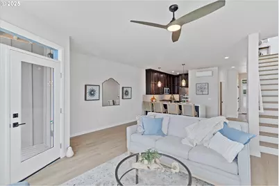 811 SW 13th St, Newport, OR 97365 - Photo 13