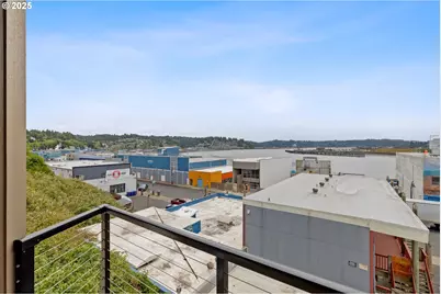 811 SW 13th St, Newport, OR 97365 - Photo 17