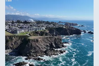 1305 Moore St #402, Brookings, OR 97415 - Photo 27