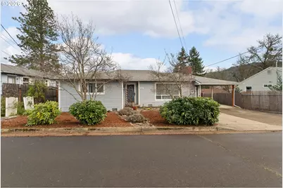 439 W Agee St, Roseburg, OR 97471 - Photo 3