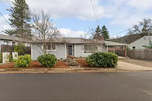 439 W Agee St, Roseburg, OR 97471 - Photo 3