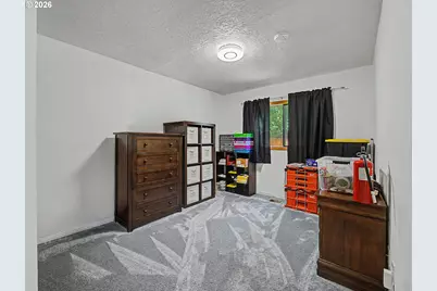 13725 SE Center St, Portland, OR 97236 - Photo 9