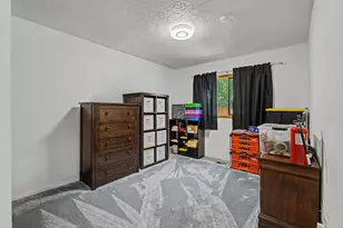 13725 SE Center St, Portland, OR 97236 - Photo 9