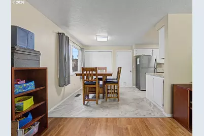 13725 SE Center St, Portland, OR 97236 - Photo 15