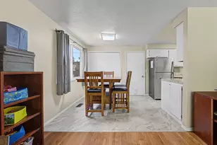 13725 SE Center St, Portland, OR 97236 - Photo 15