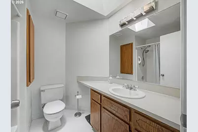 13725 SE Center St, Portland, OR 97236 - Photo 11