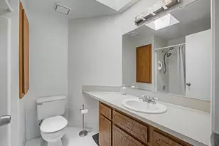 13725 SE Center St, Portland, OR 97236 - Photo 11