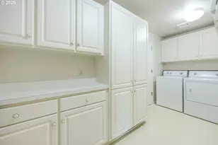 982 Shaughnessy Ln, Eugene, OR 97401 - Photo 31