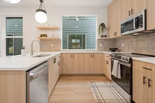 4031 SE Tibbetts St, Portland, OR 97202 - Photo 5