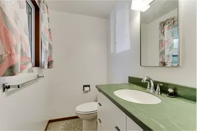 310 E 48th Ave, Eugene, OR 97405 - Photo 13