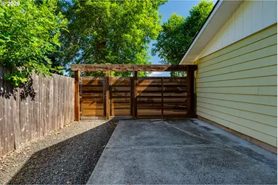 310 E 48th Ave, Eugene, OR 97405 - Photo 19