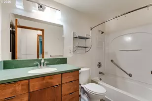 310 E 48th Ave, Eugene, OR 97405 - Photo 11